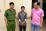 Bé gái 6 tuổi bị bắt cóc khi đang bán dưa ven đường