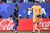 Mbappe ăn mừng khiêu khích