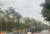 Rào chắn nhiều đoạn trên Đại lộ Thăng Long để thi công nút giao Vành đai 3,5