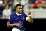 Mùa trắng tay của Mbappe