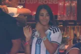Vợ Messi bật khóc