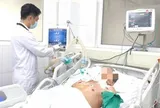 Cụ ông 94 tuổi nguy kịch sau khi bị gà mổ vào chân