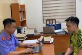 Khởi tố người đàn ông xịt nước vào thợ tháo dỡ nhà sát vách