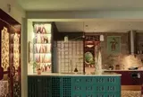 Biến căn hộ cũ 80m² thành không gian Art Deco với gam xanh - đỏ nổi bật