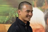 Xôn xao hình ảnh Lương Thế Thành cạo trọc đầu khi Thúy Diễm đang mang thai