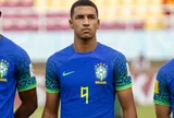 Tiền đạo Brazil khiến MU và Arsenal tranh giành