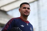 Thương vụ bom tấn Guimaraes của Arsenal bất ngờ trì hoãn