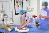 Bé sinh non nguy kịch vì uống nhầm sữa tươi