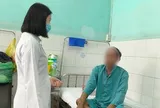 Tự ý sử dụng thuốc nhỏ mắt, người đàn ông rơi vào nguy kịch