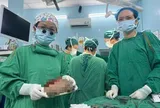 Bé 5 ngày tuổi có khối u quái nặng 1,3 kg