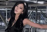 Giselle (aespa) gây sốt với đôi chân cực phẩm trong thiết kế tất hai màu