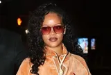 Rihanna diện đồ thể thao xuống phố nhưng thần thái vẫn khiến nhiều người trầm trồ