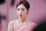 Park Shin Hye khoe nhan sắc rạng rỡ khi sắp sinh con thứ hai