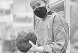 Bác sĩ sững người trước "thứ đáng sợ" trong bụng bệnh nhân
