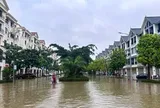 Thay bạn đi xem nhà ngày mưa: Hinode Royal Park ngập sâu, An Khánh bị chia cắt, loạt tuyến đường chìm trong biển nước