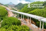 Một đoạn đường chỉ dài 11 km nhưng có đến 10 cây cầu cùng hầm cấp đặc biệt, nhà thầu huy động đến 600 người, quyết thông xe sau 3 tháng nữa