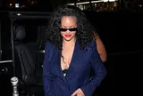 Rihanna gây chú ý khi diện suit không áo đến xem Céline Dion biểu diễn tại Paris