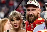 Cặp đôi mới cưới Taylor Swift và Travis Kelce chụp ảnh selfie đầy ngọt ngào
