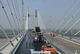 Cầu dây văng thuộc top cao nhất Việt Nam băng băng về đích