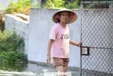 Sau 5 ngày, ‘rốn lũ’ Hà Nội vẫn mênh mông nước