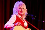 Cháu trai Dolly Parton bị kiện