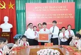 Thường trực Ban Bí thư Trần Cẩm Tú trao quà Trung Thu cho Làng trẻ em SOS Hà Nội