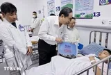 Chủ tịch Quốc hội thăm, động viên các bệnh nhi tại Bệnh viện Nhi đồng 1, TPHCM