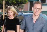Taylor Swift gửi lời xin lỗi đến tình cũ Tom Hiddleston?