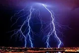 Đang bấm điện thoại, người đàn ông 21 tuổi bị sét đánh tử vong