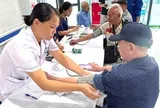 Người cao tuổi, người bệnh nặng sẽ được khám sức khỏe tại nhà