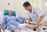 Khối u ung thư sát dây thần kinh, bác sĩ nỗ lực giữ chân cho người mẹ 2 con
