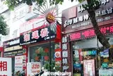 Biển hiệu chữ nước ngoài 'lấn át' tiếng Việt trên đường phố Bắc Ninh