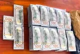 2 nhân viên ngân hàng 'tiếp tay' cho đường dây vận chuyển 52 triệu USD qua biên giới