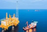 Mỏ dầu khổng lồ 100 triệu thùng của Việt Nam vừa đi vào khai thác, tập đoàn Mỹ lại khoan sâu gần 4.000m giữa biển, phát hiện dầu mới