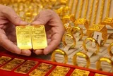 Từ nay, tất cả người dân đi bán vàng từ 5 triệu đồng trong ngày phải chuyển khoản, dùng tiền mặt có thể bị phạt tới 20 triệu đồng