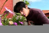 V (BTS) bất ngờ lên tiếng giải thích về chiếc quần ố vàng, sự thật khiến fan bật cười