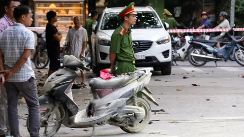 Xôn xao clip người đàn ông khóc lóc, quỳ lạy xin tha khi bị bắt quả tang lẻn vào nhà ăn trộm