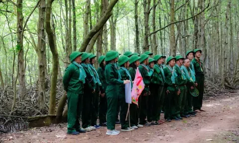 Hơn 100 đoàn viên công đoàn tham gia Hành trình “Một ngày làm chiến sĩ”