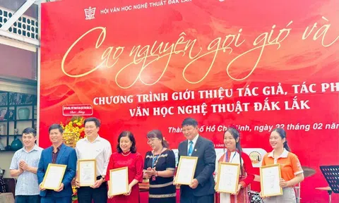 Hội Văn học nghệ thuật Đắk Lắk - Khai mạc chương trình “Cao nguyên gọi gió và lửa” tại Đường sách TPHCM