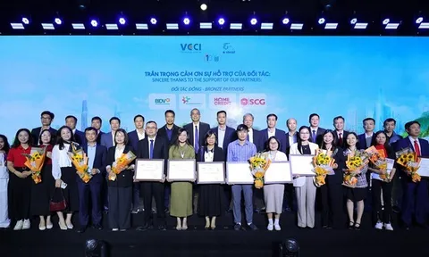 SCG và 7 Công ty thành viên Tiên phong Phát triển Bền vững, được Vinh danh Top 100 Doanh nghiệp Bền vững 2025 nhờ chiến lược ESG nhất quán và  sáng kiến Net Zero