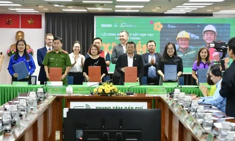 Trung tâm Báo chí Thành phố ký kết mở rộng “Xây Tết 2026”, chung tay mang Tết đến với người công nhân
