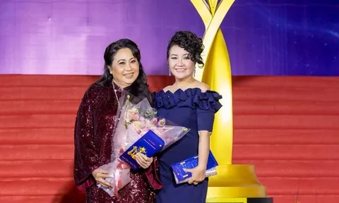 Thảm đỏ Ngôi Sao Xanh 2025 phủ kín sao Việt, dàn người đẹp, nam thần xuất hiện rực rỡ mở màn đêm vinh danh hoành tráng