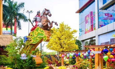 Linh Vật Ngựa – Thánh Gióng Của Đường Hoa Xuân Menas – Tân Sơn Hòa 2026