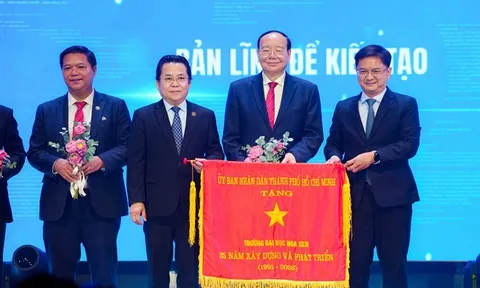 Trường ĐH Hoa Sen kỷ niệm 35 năm thành lập, đón nhận Huân chương Lao động hạng Ba