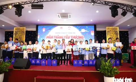 “Mùa trăng yêu thương 2026” hơn 200 phần quà trao tặng trẻ em khó khăn