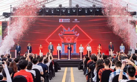 Chính thức khai mạc Giải Marathon Quốc tế Hà Nội Techcombank Mùa thứ 5, lan tỏa lối sống khỏe mạnh, tạo động lực cho sự phát triển của các ngành kinh tế văn hóa, du lịch và dịch vụ