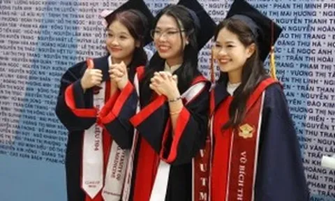 775 tân bác sỹ Y học cổ truyền, Y khoa và Dược sỹ nhận bằng tốt nghiệp năm 2025