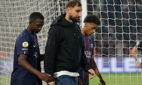 Donnarumma chào tạm biệt CĐV PSG
