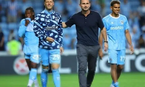 HLV Lampard đi vào lịch sử sau chiến thắng khó tin
