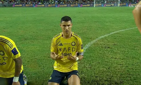 Ronaldo cầu nguyện